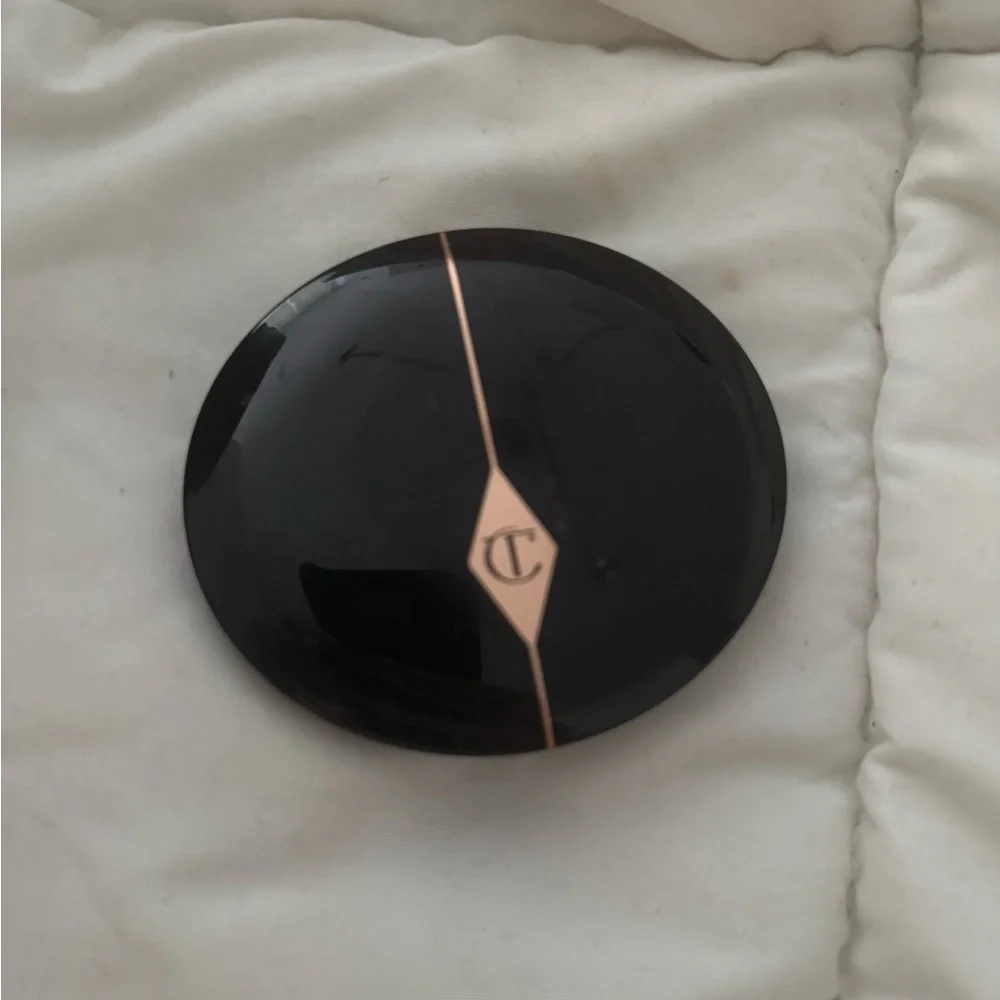 CHARLOTTE TILLBURY Cheek to Chic Blush • Walk of No Shame • Full Size • Like New
